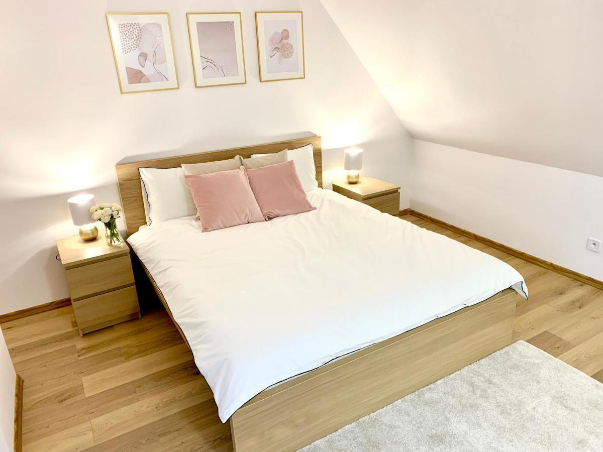 Hotel, Apartament Pod Zlotym Lwem W Samym Centrum Miasta Z Darmowym Parkingiem VII โควอตสโก ภายนอก รูปภาพ