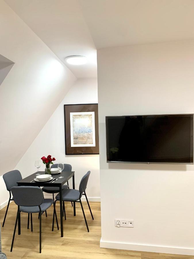 Hotel, Apartament Pod Zlotym Lwem W Samym Centrum Miasta Z Darmowym Parkingiem VII โควอตสโก ภายนอก รูปภาพ